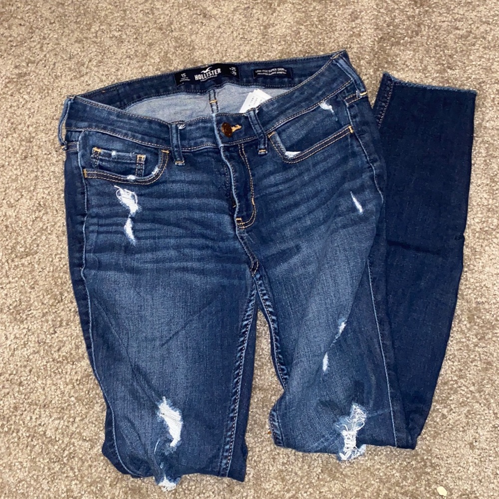 HOLLISTER